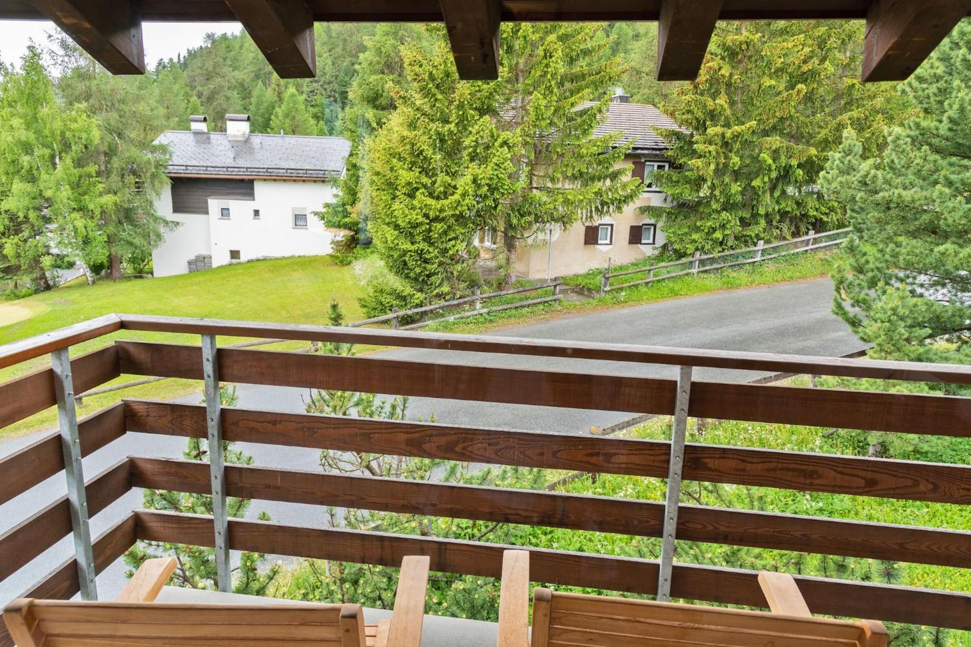 Chesa Martina - La Punt Apartman Kültér fotó